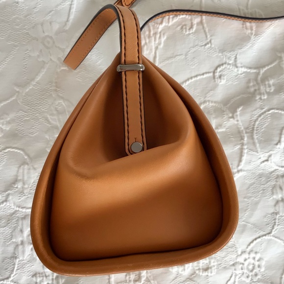 Oroton tan leather handbag - Picture 3 of 8